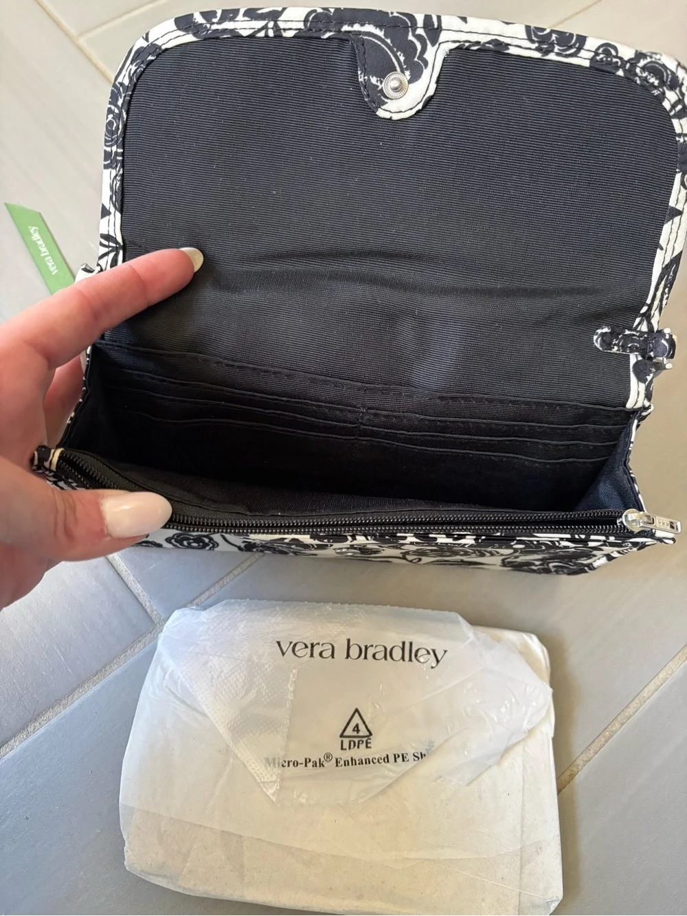Vera Bradley Wildwood Wallet Crossbody | Black & White Floral